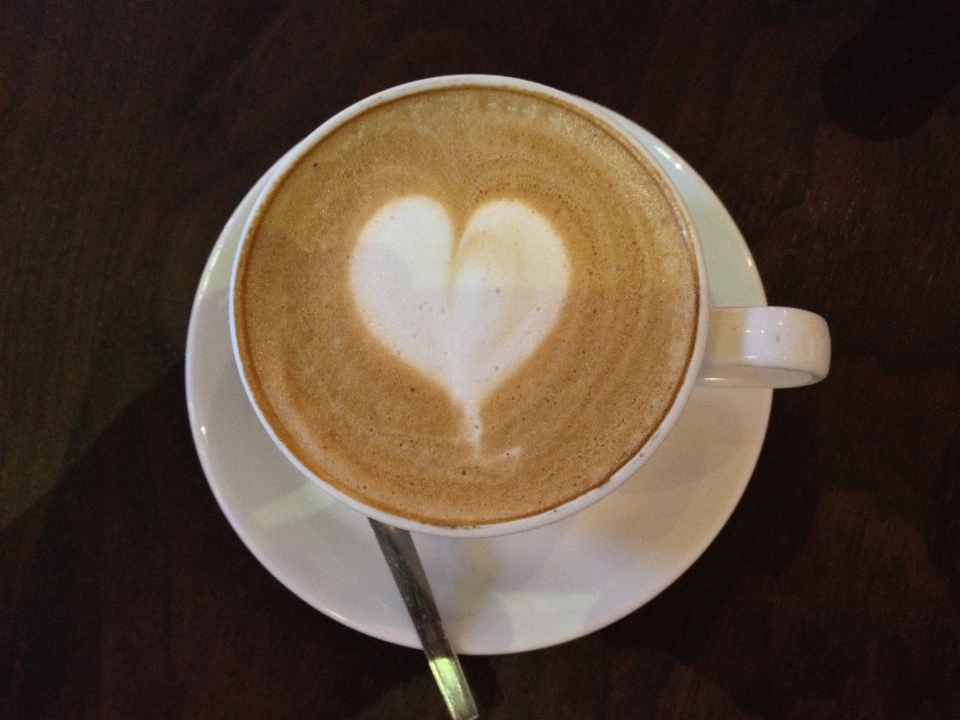 Café xícara com leite capuccino
