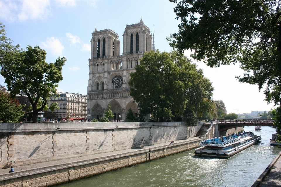 Boat paris river canal