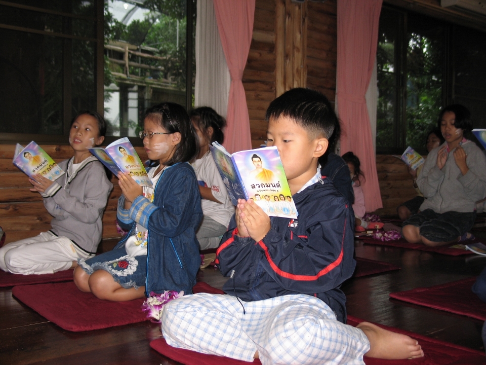 Meditate buddhism child thailand