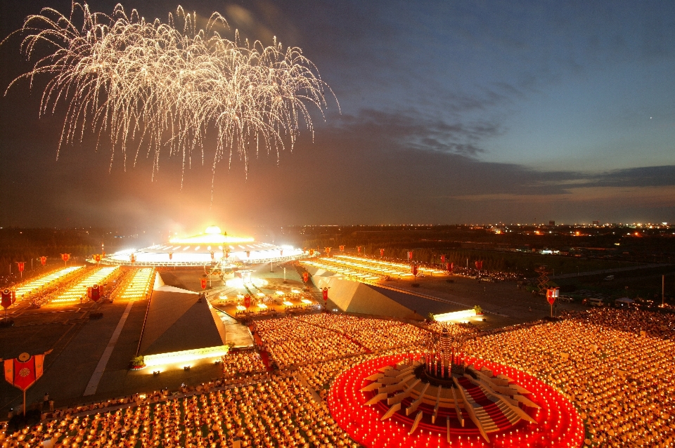 Malam perayaan agama budha thailand