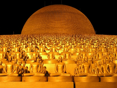 Foto Monumen agama budha thailand