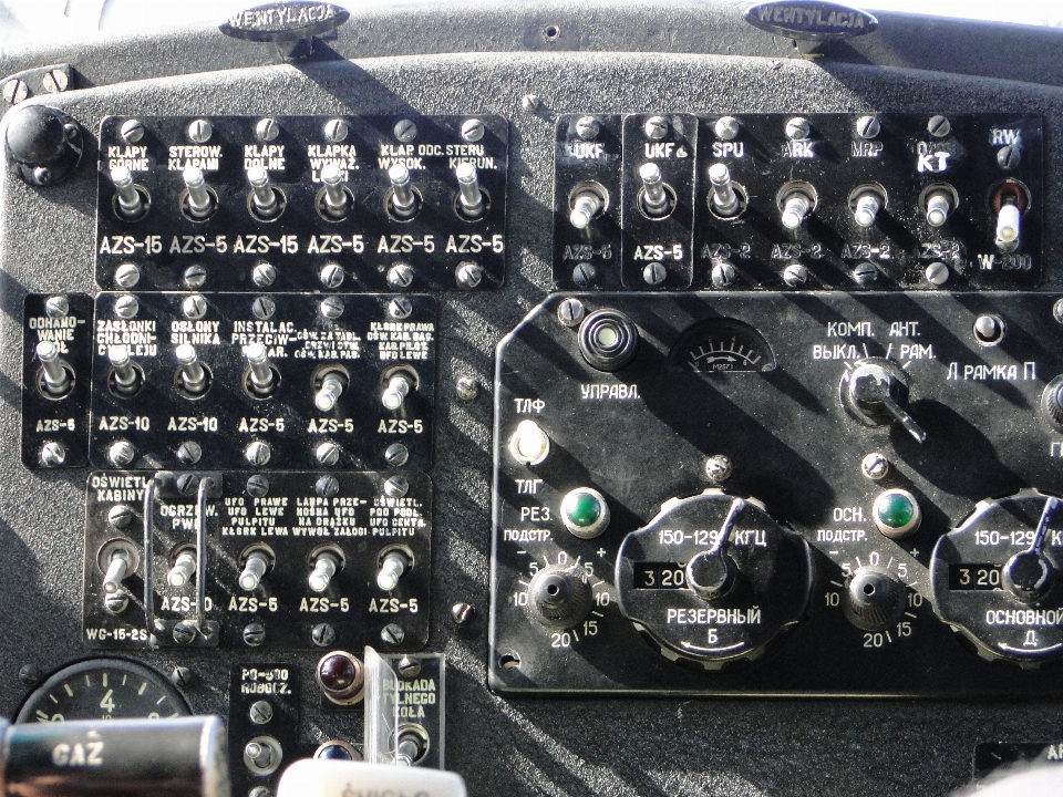 Painel de controle
 cockpit botões instrumento eletrônico
