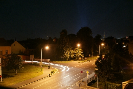 Foto Lampu jalan lalu lintas malam