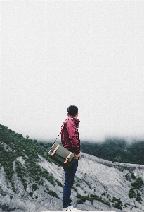 Foto Pria gunung salju musim dingin