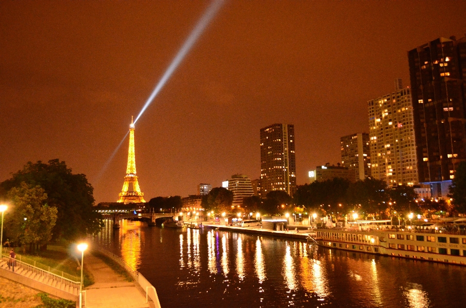 Eau lumière ligne d'horizon nuit