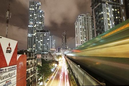 Foto Lampu langit jalan kaki