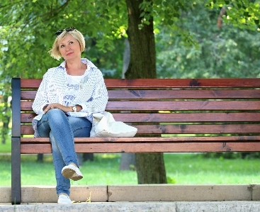 Person people woman bench Photo