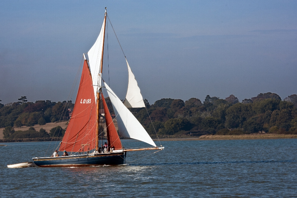 Mer blanc bateau vent