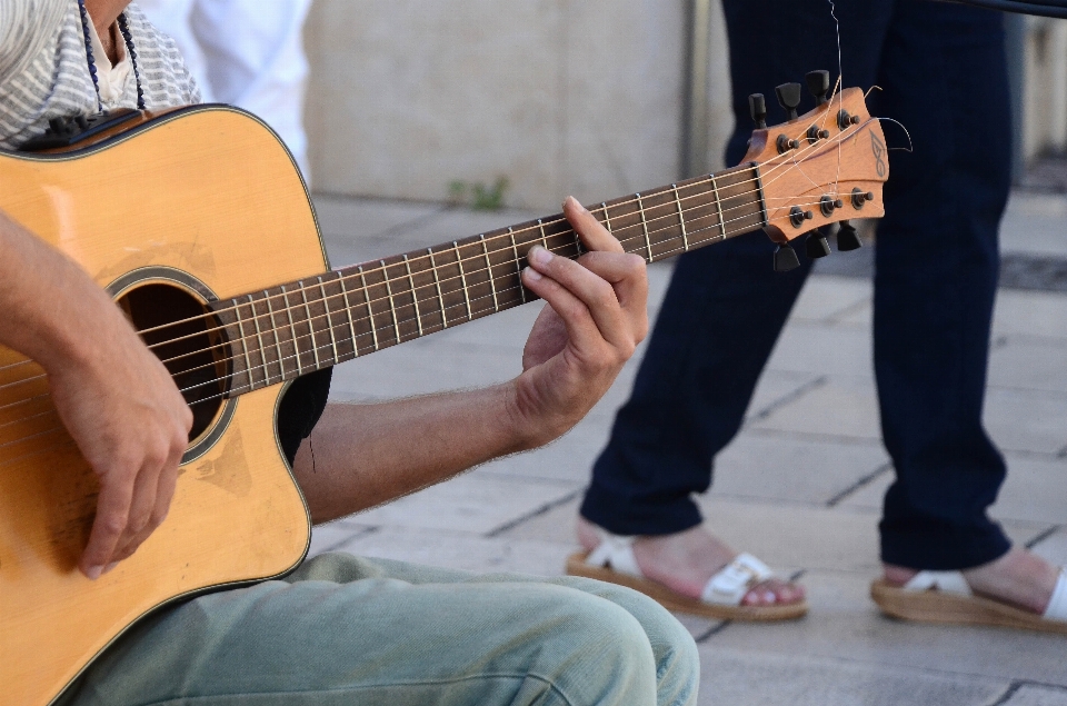 Müzik gitar akustik genç