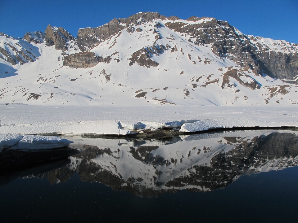 Paysage montagne neige hiver