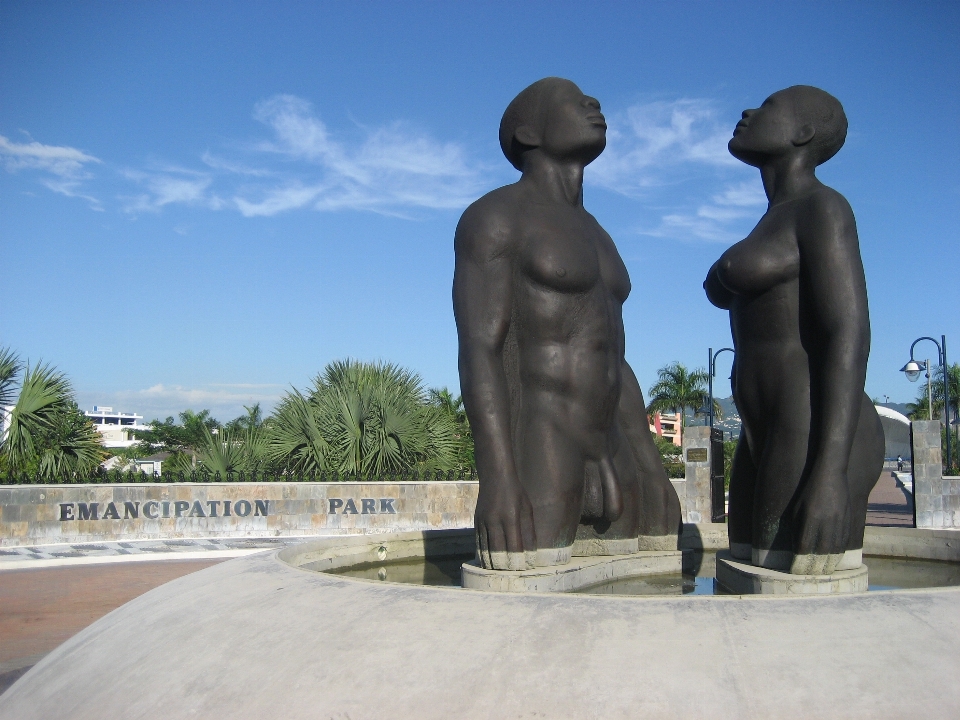 Homem mulher monumento estátua