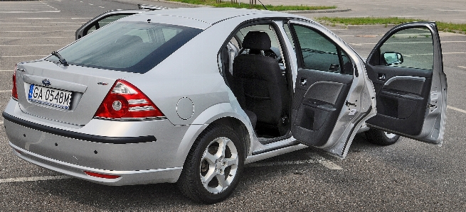 Light car wheel parking Photo