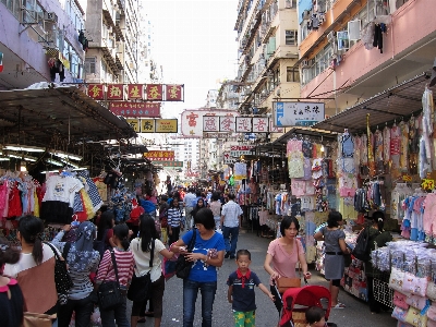 Foto Jalan kota kerumunan pasar