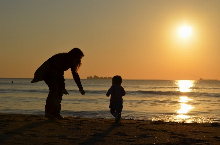 Foto Pantai laut pesisir pasir