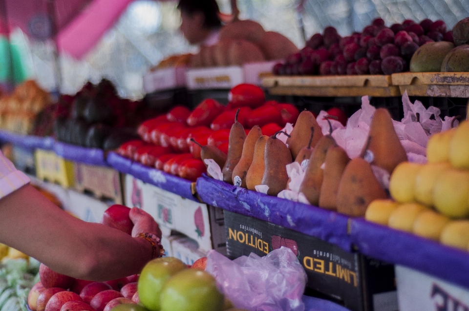 Tavolo frutta città maturo
