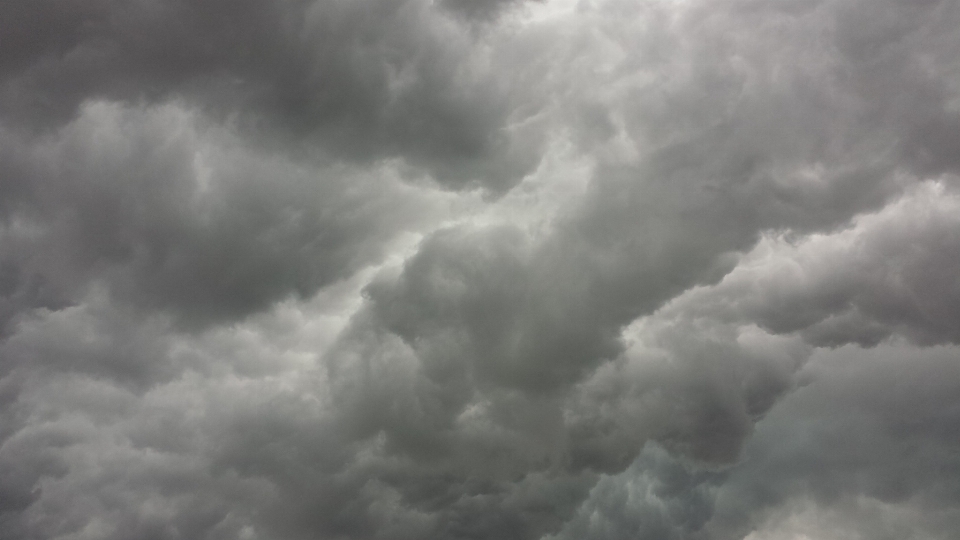 Awan hitam dan putih
 langit suasana