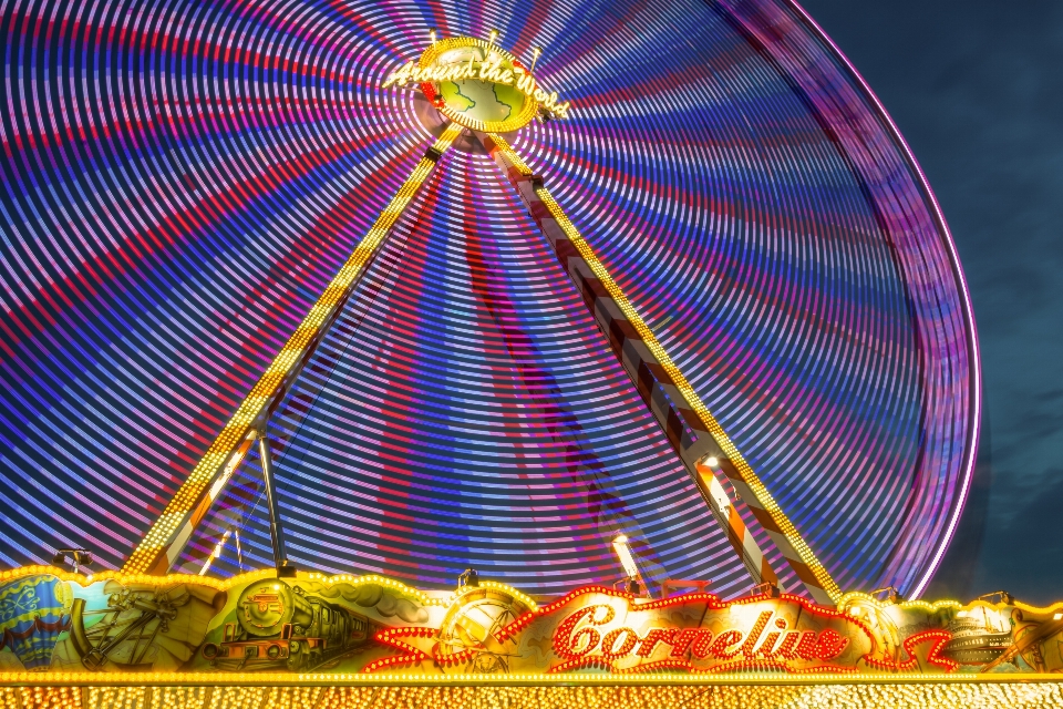 Gece dönme dolap
 lunapark
 renk