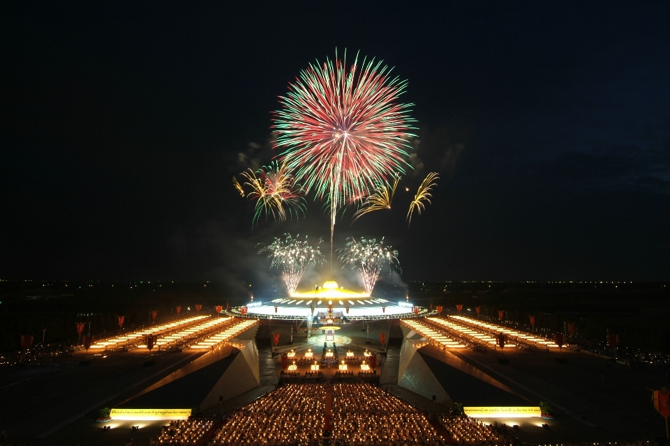 Nuit des loisirs feu d'artifice fête