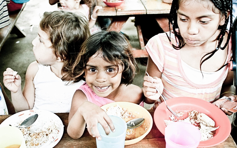 Rakyat gadis makanan anak