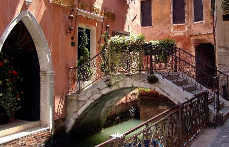 Foto Ponte casa cidade itália