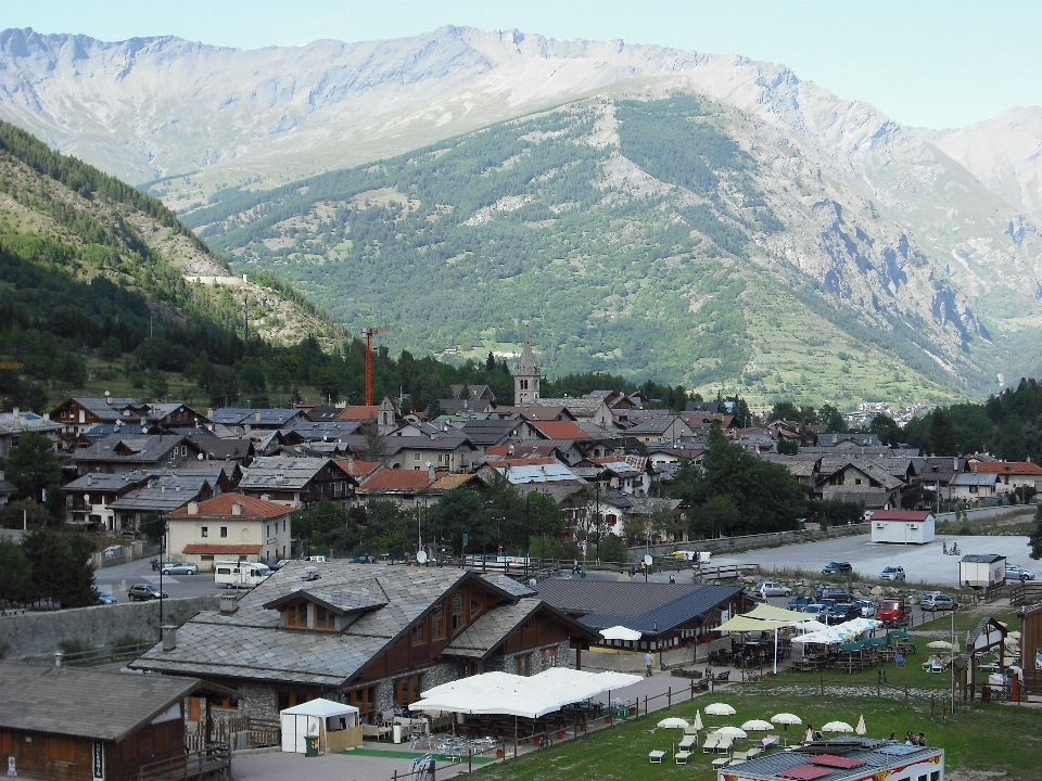 Paesaggio natura montagna città