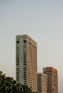 Foto Arsitektur kaki langit bangunan kota