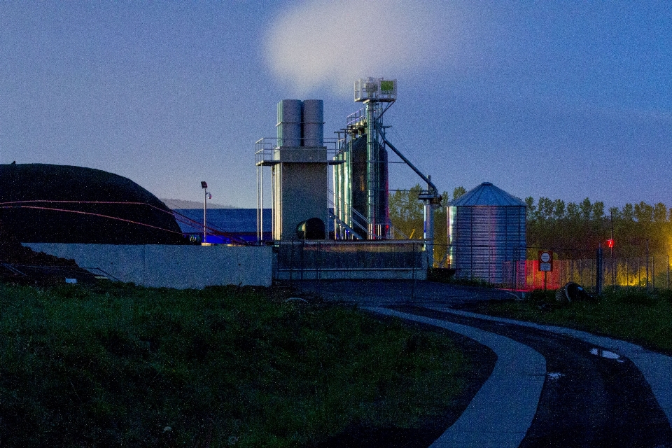 Ciel fumée acier crépuscule