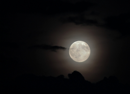 Foto Awan malam bulat suasana