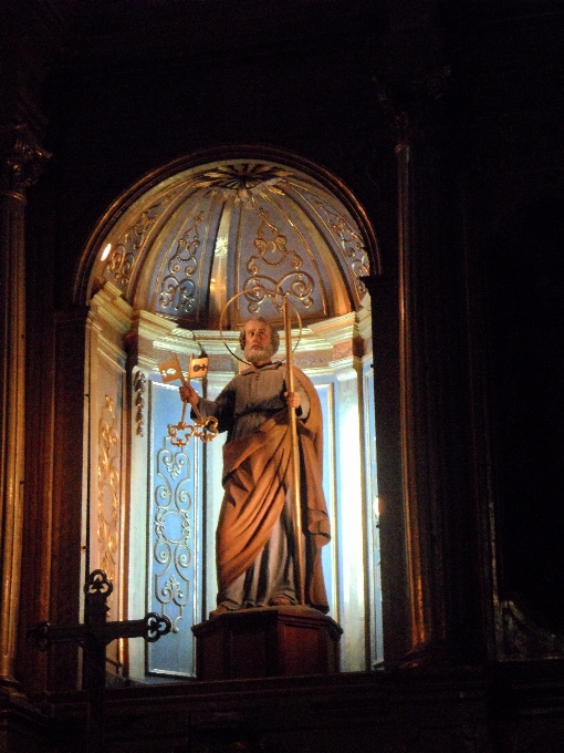 Bâtiment statue religion église