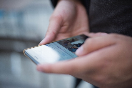 Smartphone writing hand screen Photo