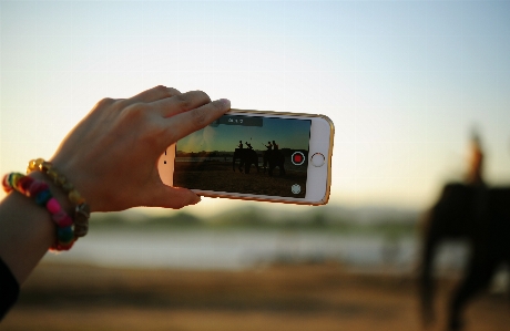 Foto Smartphone mano leggero donna