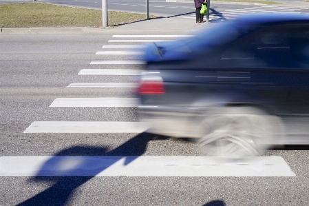 歩行者 道 街 車 写真