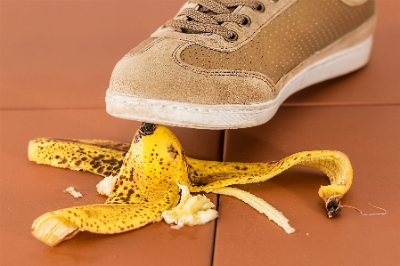 Foto Sepatu kaki reptil kuning