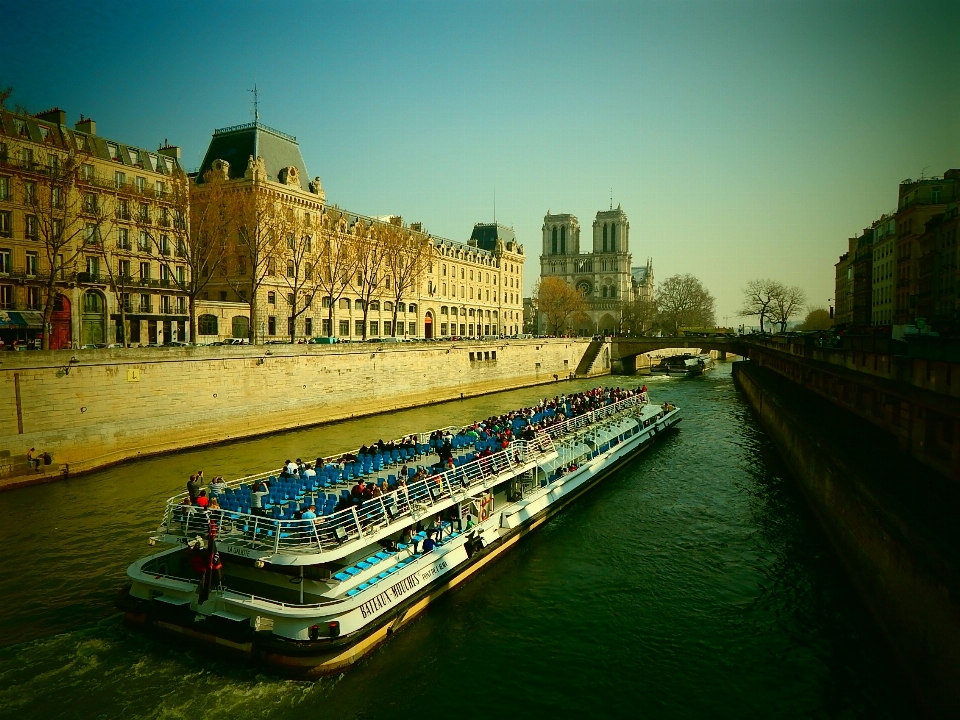 Bateau nuit paris rivière