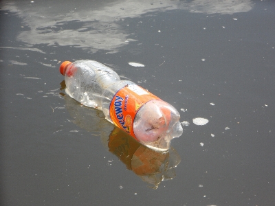 Foto Agua el plastico río ambiente