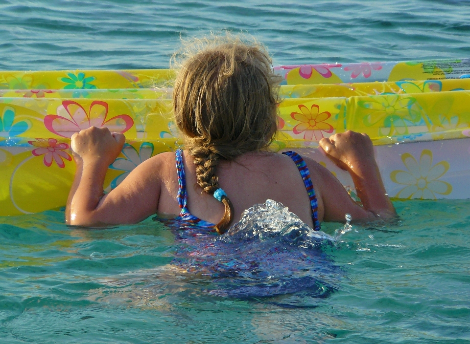 ビーチ 海 水 女の子