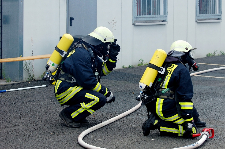 Person feuer beruf gelb