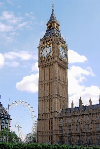 Foto Menara tengara jam
 lonceng
