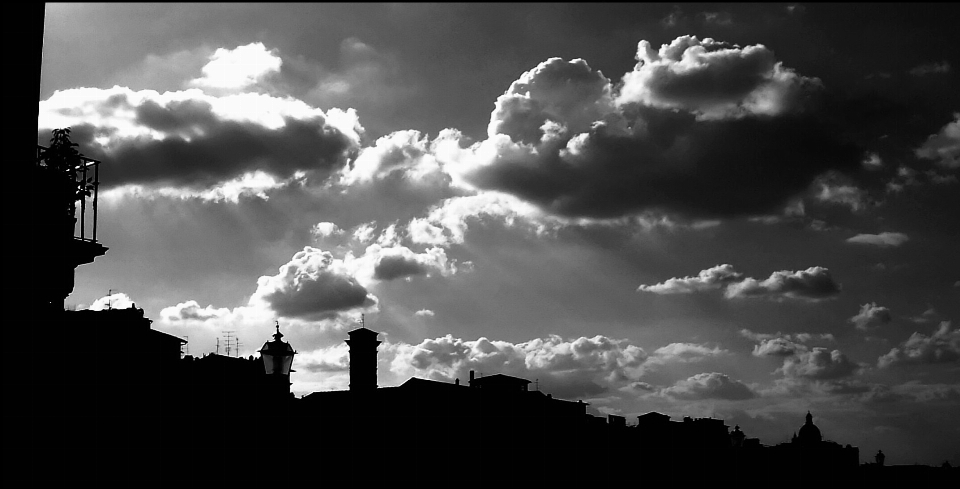 Silhouette lumière nuage noir et blanc
