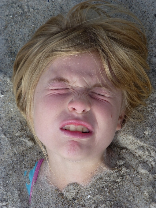 Spiaggia sabbia persona ragazza