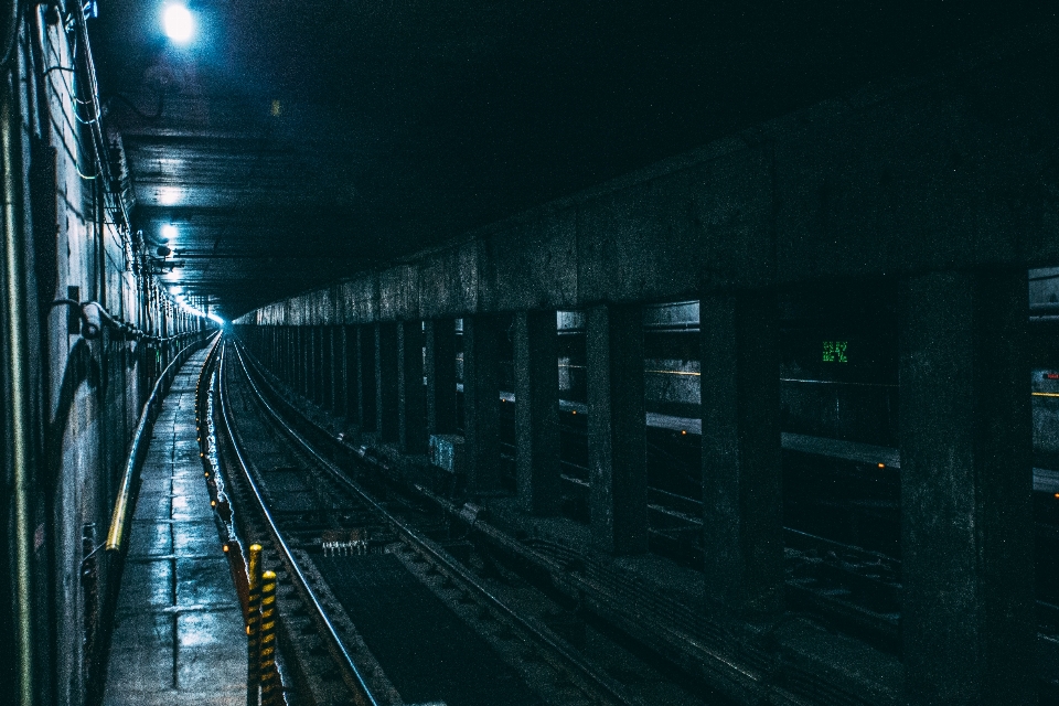 Luz tecnología ferrocarril noche