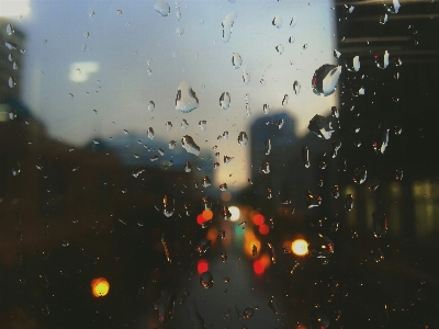 Sonnenlicht regen fenster dunkel Foto