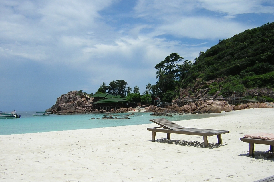 Pantai laut pesisir pasir