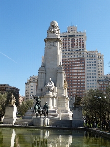 Foto Monumento statua spazio plaza
