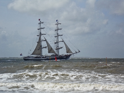 Foto Pantai laut pesisir kapal