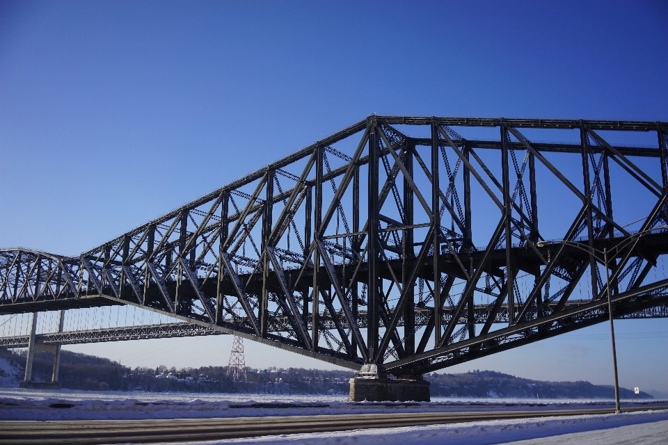 Hiver pont autoroute dépasser
