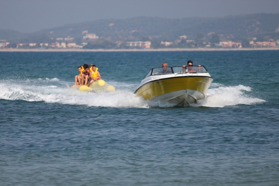 Mare costa acqua barca