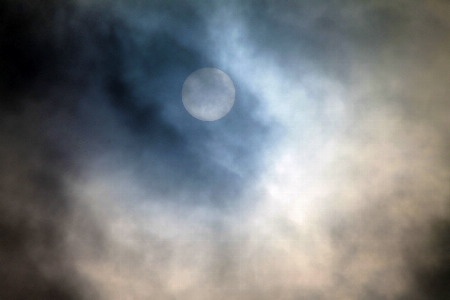 Foto Awan langit sinar matahari berawan