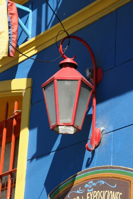 Loger bâtiment lanterne rouge