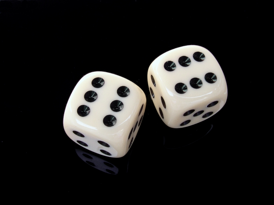 Bianco e nero
 gioco ricreazione da tavolo
